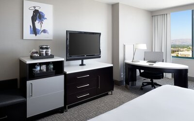 Hilton Woodland Hills / Los Angeles