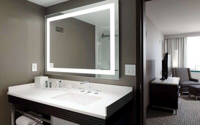 Hilton Woodland Hills / Los Angeles