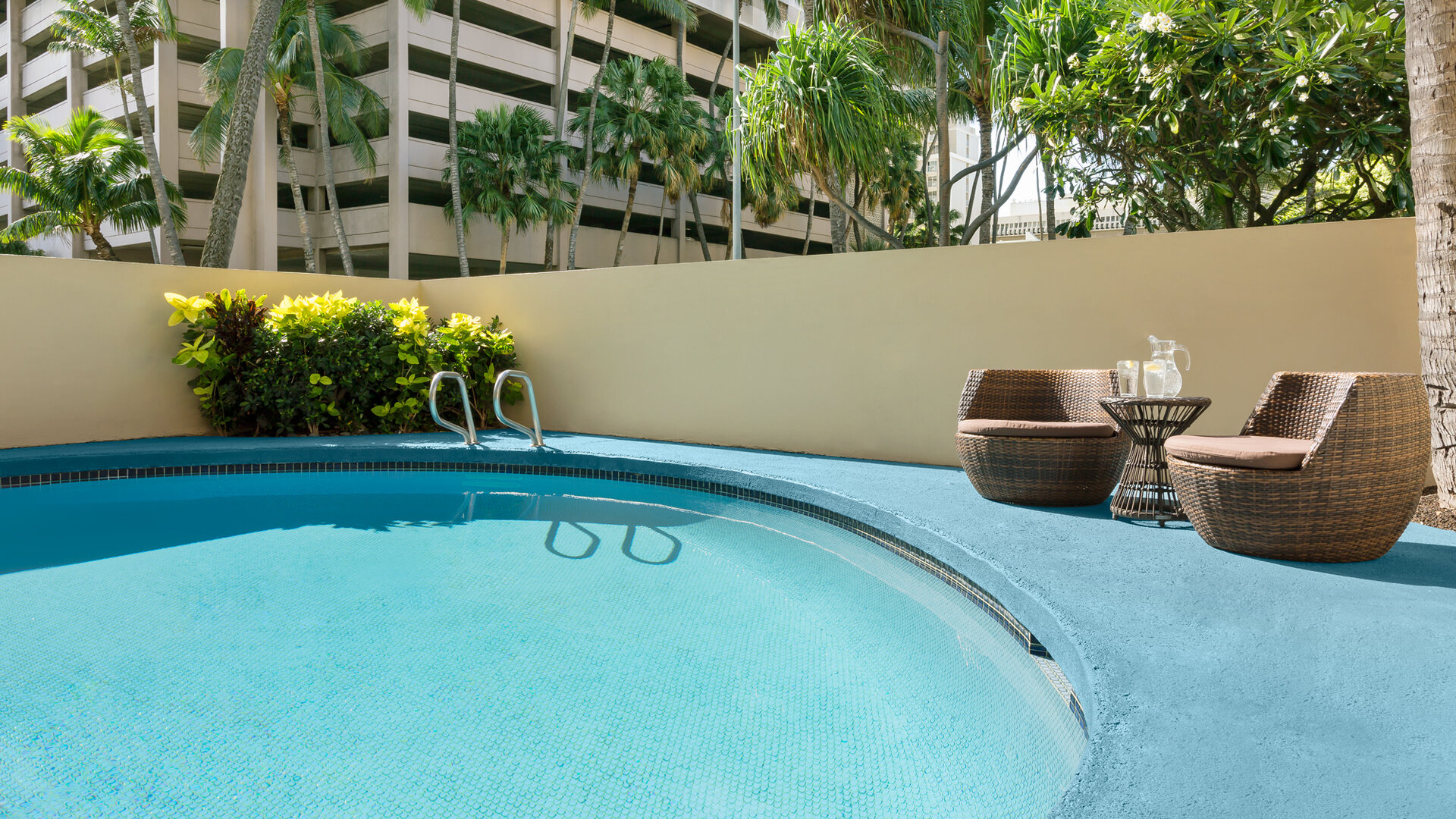 Courtyard Waikiki Beach