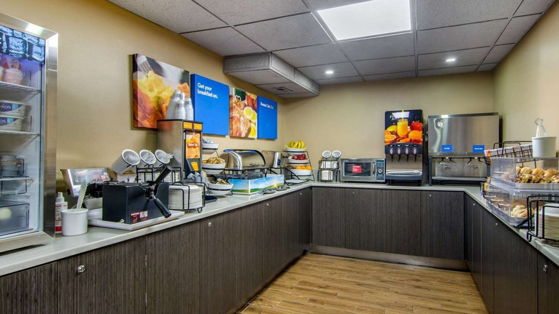 Breakfast area at Comfort Inn Sandy Springs - Perimeter.