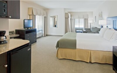 Holiday Inn Express & Suites Marathon
