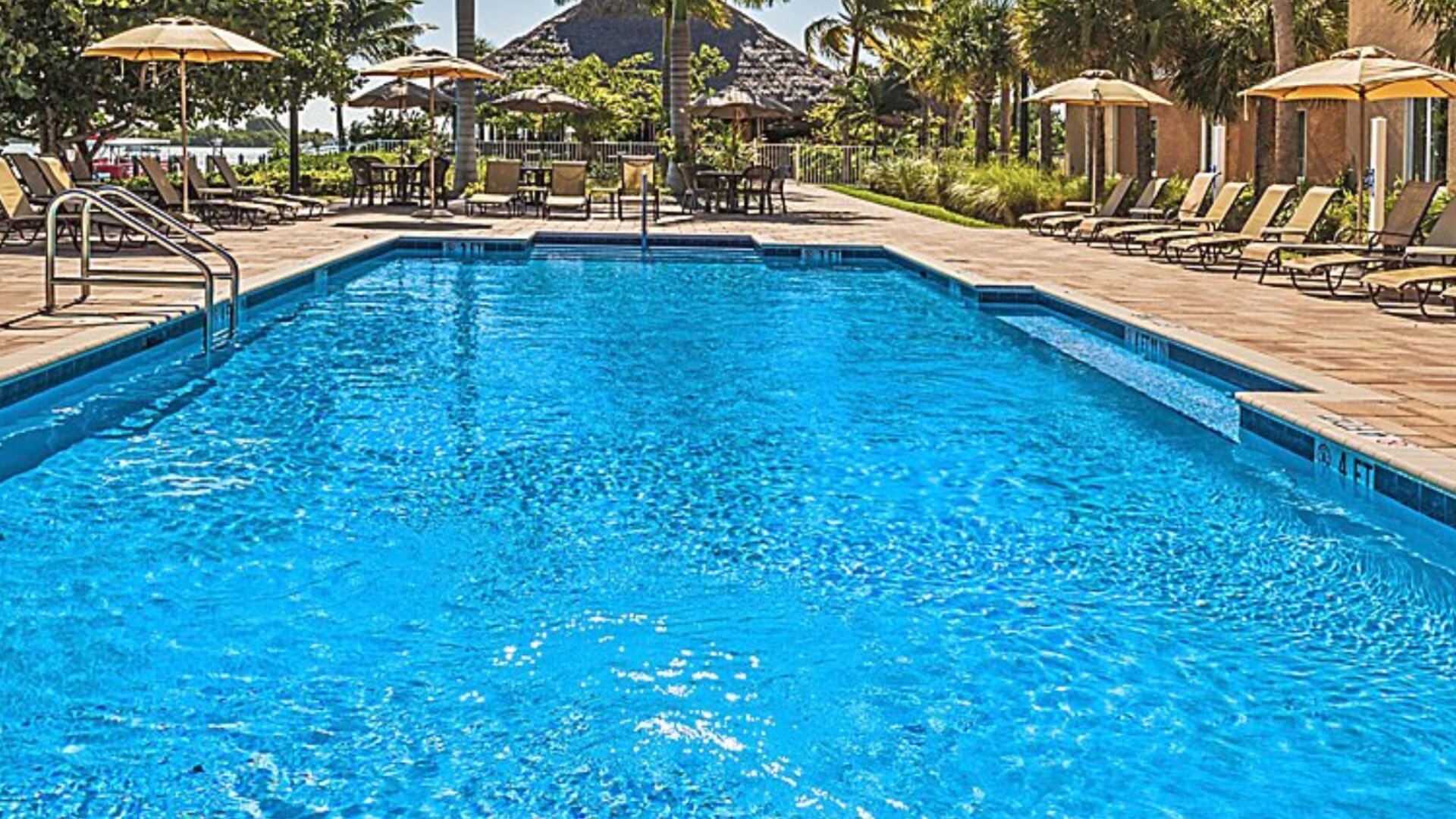 Holiday Inn Express & Suites Marathon