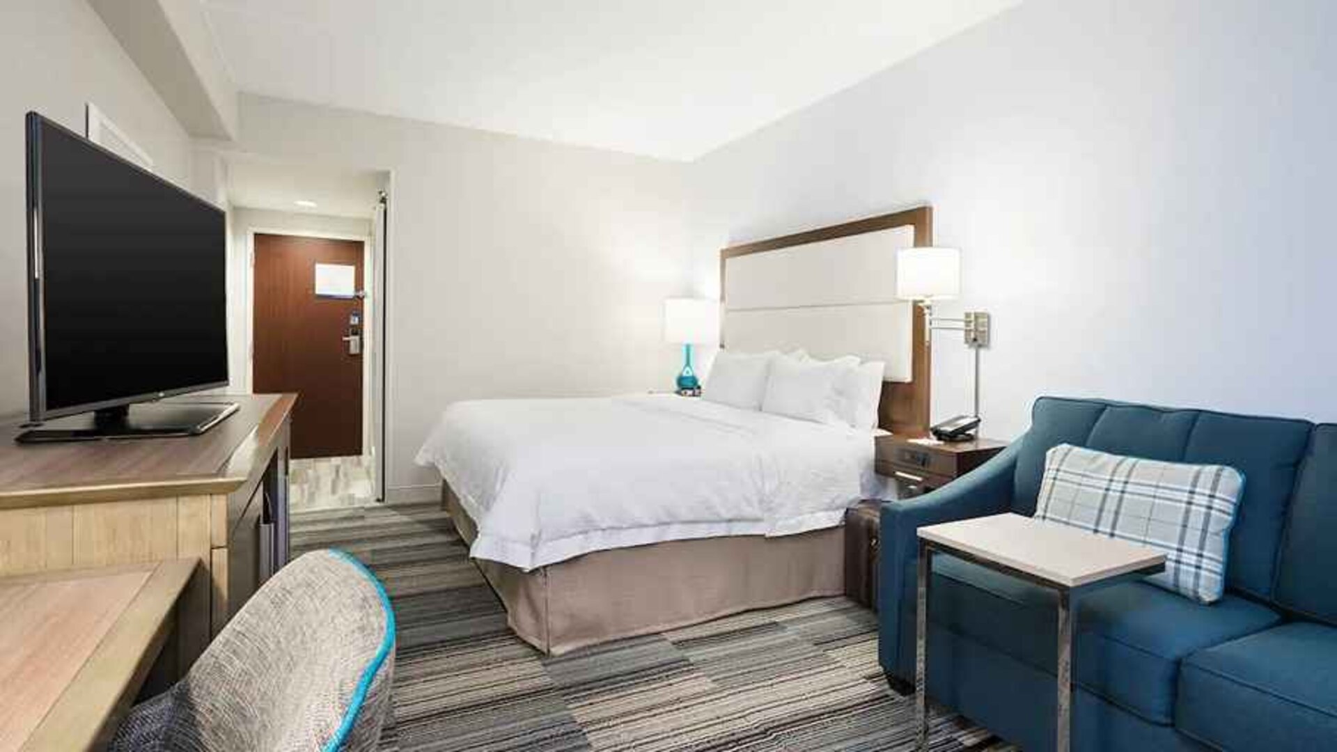 King bed with dedicated work area at Hampton Inn Pittsburgh University/Medical Center.