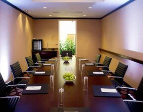 Meeting room perfect for every business appointment at the Embassy Suites by Hilton Alexandria-Old Town