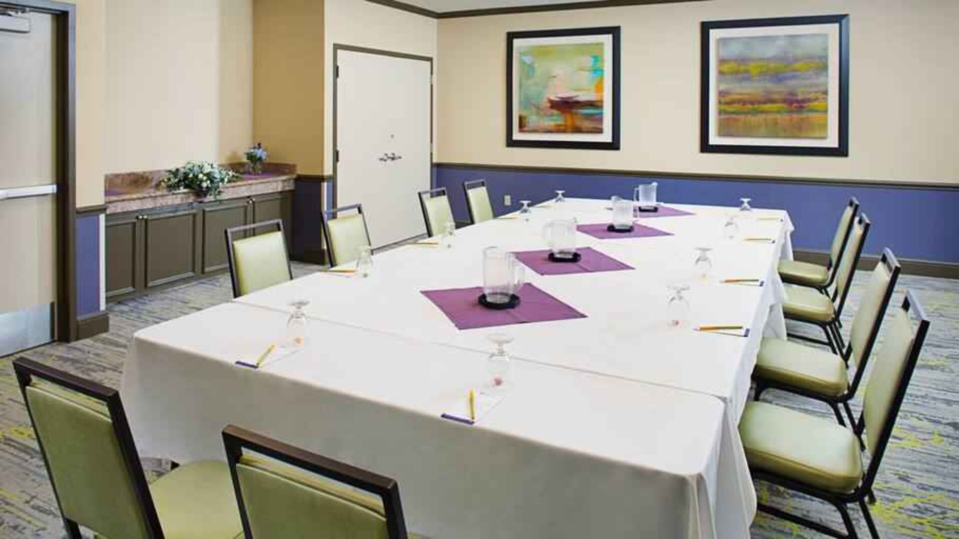 Meeting room perfect for every business appointment at the Hilton Garden Inn Hartford North/Bradley Intl Airport.