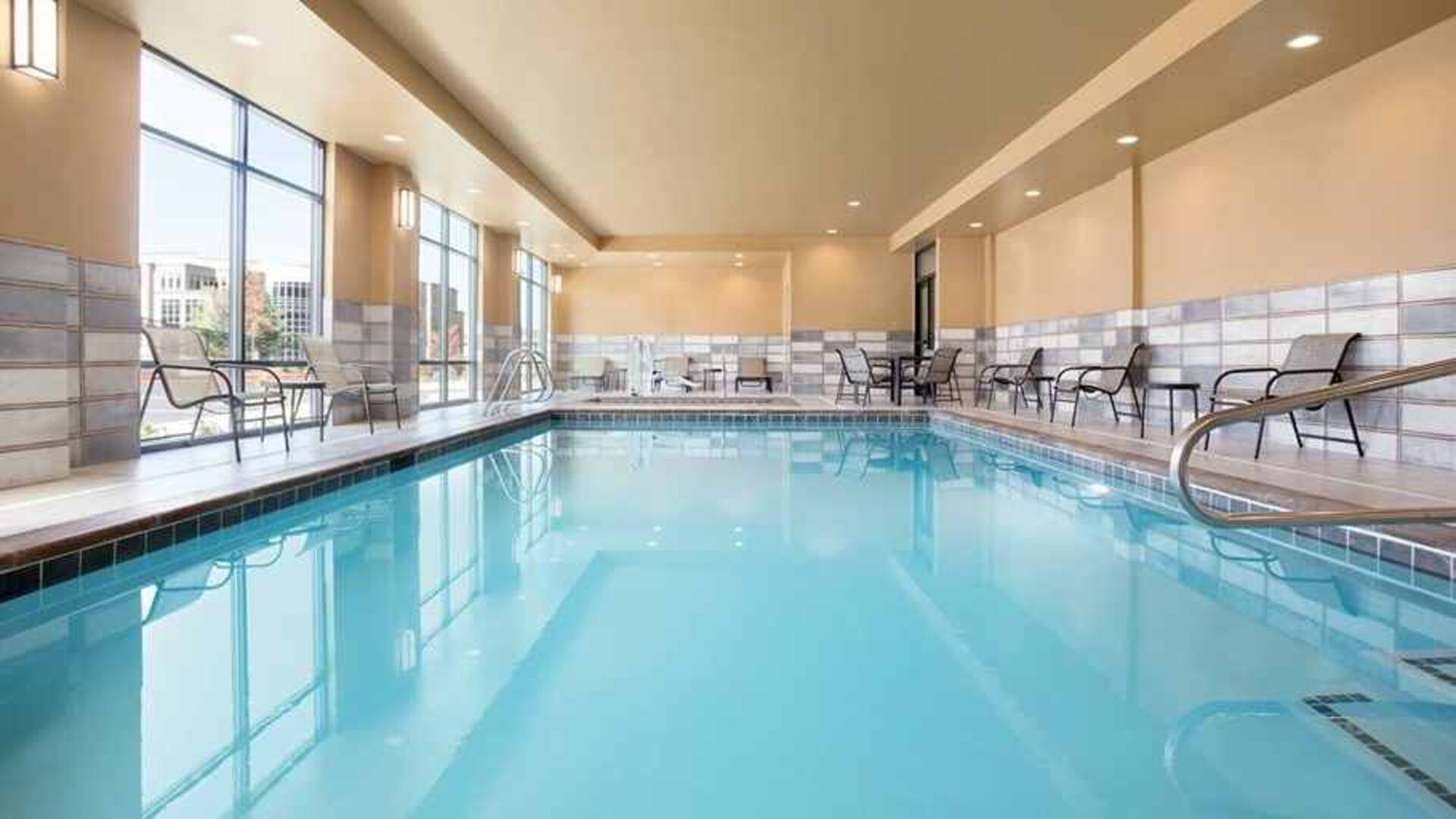 Brigh-lit indoor pool at Hampton Inn By Hilton, Salt Lake City Cottonwood.
