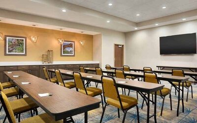 Professional meeting and conference room at Hampton Inn By Hilton, Salt Lake City Cottonwood.