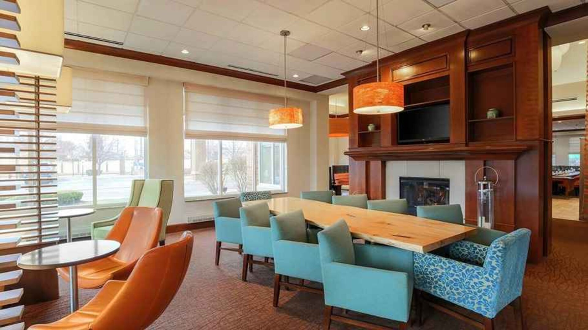 Comfortable lobby-lounge ideal for coworking at Hilton Garden Inn Chicago/Midway Airport.
