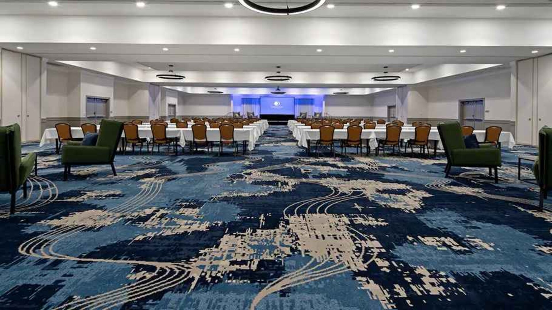 Large conference room ideal for conferences and business meetings at DoubleTree by Hilton Hotel Bakersfield.