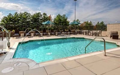 Outdoor swimming pool at the Hilton Franklin Cool Springs.