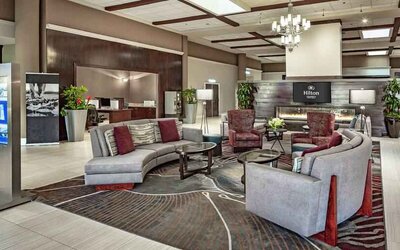 Beautiful lobby area perfect as workspace at the Hilton Sacramento-Arden West.