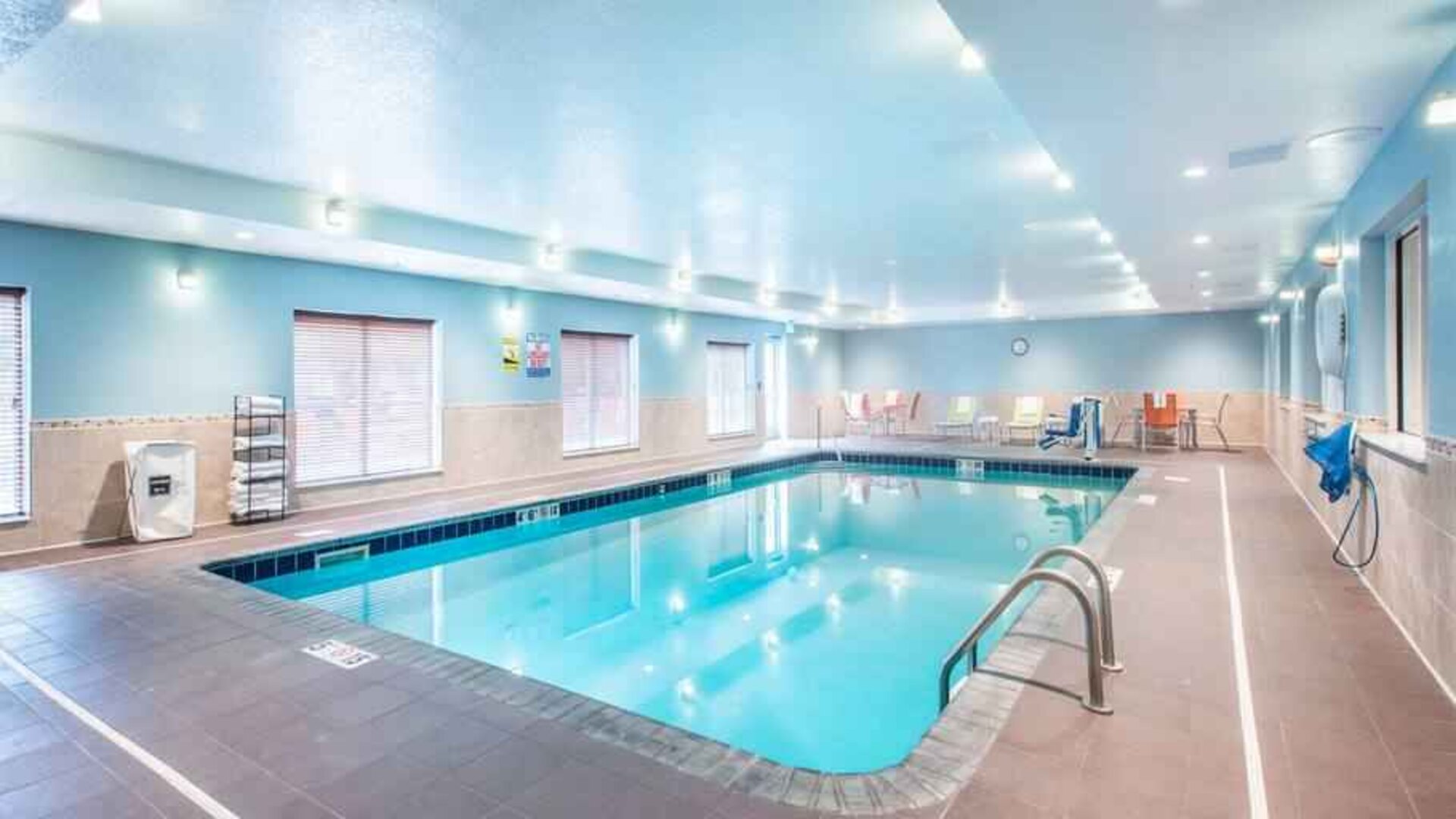 Relaxing swimming pool at the Hilton Garden Inn Minneapolis Airport Mall of America.
