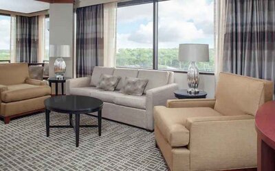 Living area with working station in a hotel suite at the DoubleTree by Hilton Kansas City - Overland Park.