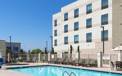 Beautiful outdoor pool with seating area and sun beds at Hampton Inn & Suites Murrieta Temecula.
