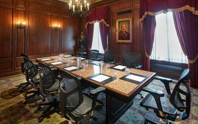 Well-equipped meeting room for all business and board meetings at Hilton Milwaukee City Center.