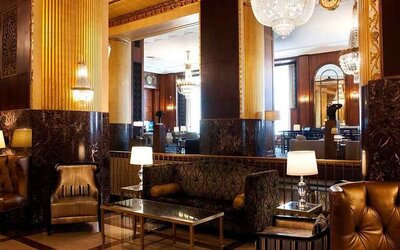 Cozy lobby-lounge area ideal for coworking at Hilton Milwaukee City Center.