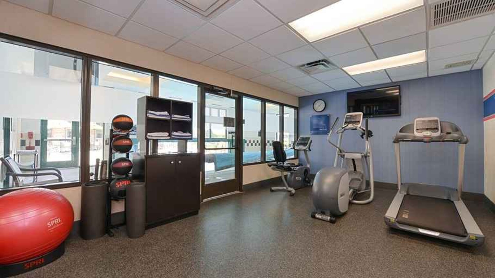 Well-equipped fitness center at Hampton Inn & Suites Pueblo-Southgate.