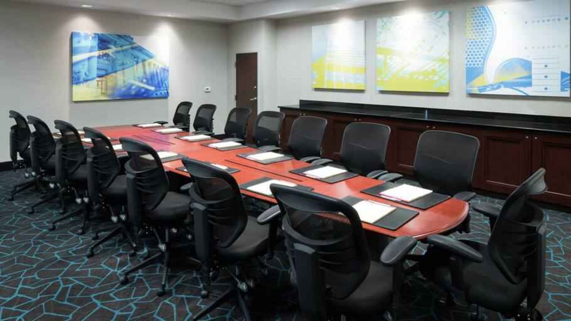 Comfortable meeting rrom at the Hampton Inn & Suites Memphis-Beale Street.