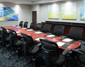 Comfortable meeting rrom at the Hampton Inn & Suites Memphis-Beale Street.