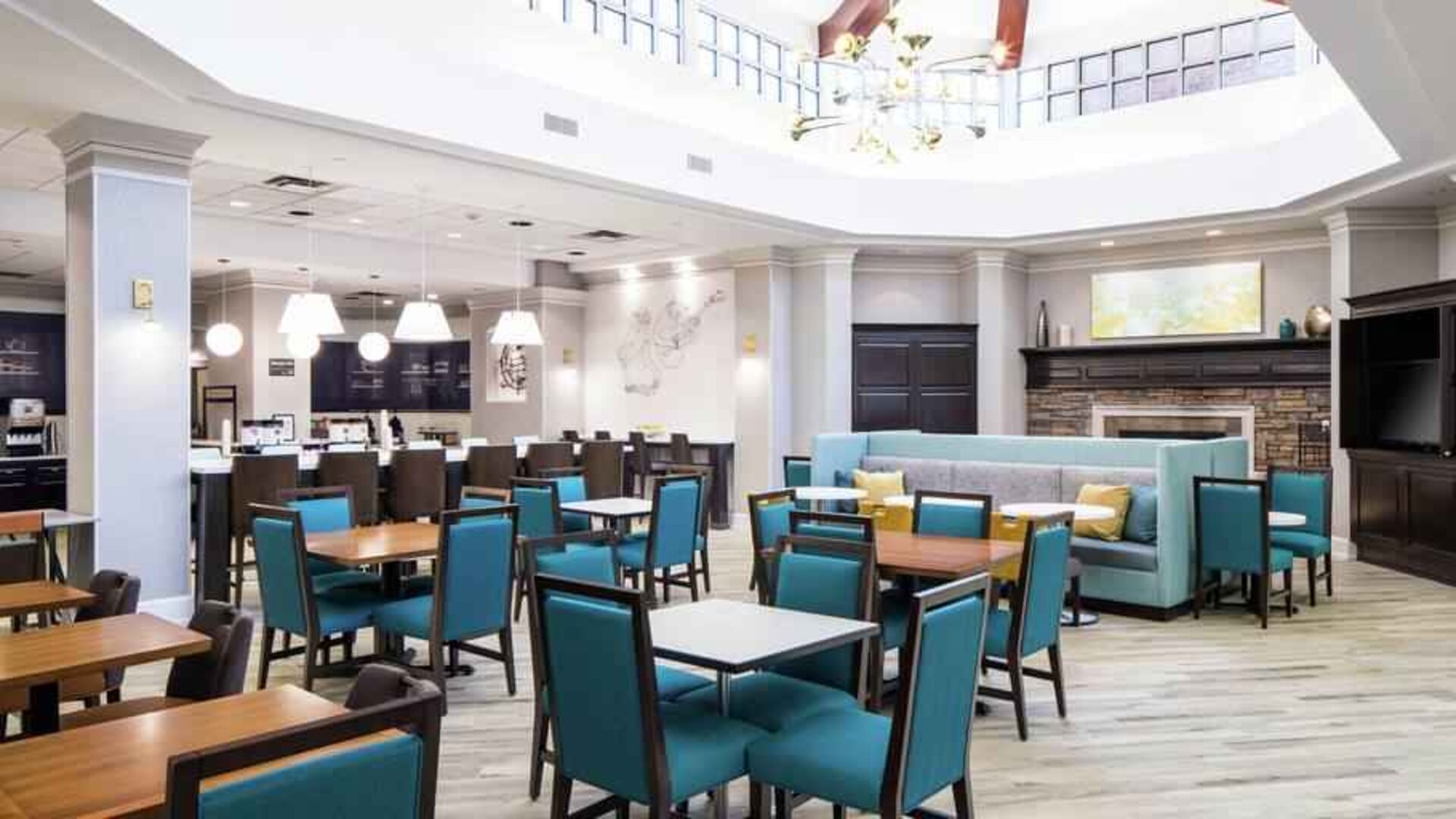 Restaurant area perfect as workspace at the Hampton Inn & Suites Memphis-Beale Street.