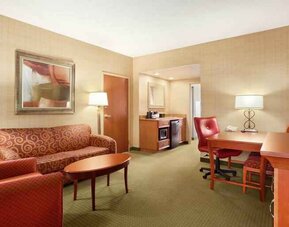Embassy Suites By Hilton Hot Springs Hotel & Spa