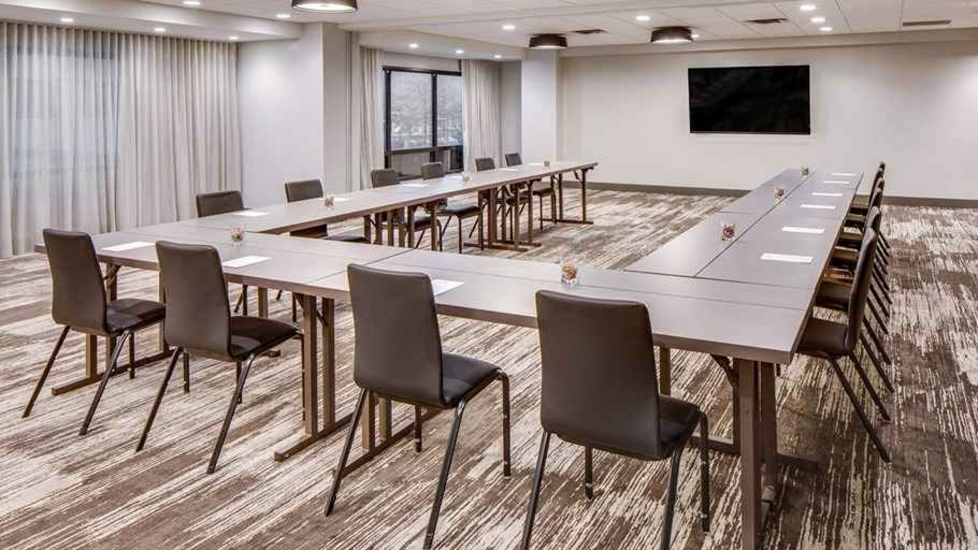 professional meeting room at DoubleTree by Hilton Hotel & Suites Jersey City.