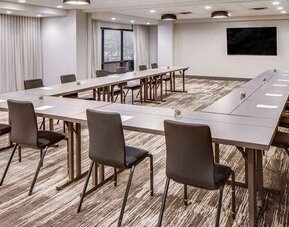 professional meeting room at DoubleTree by Hilton Hotel & Suites Jersey City.