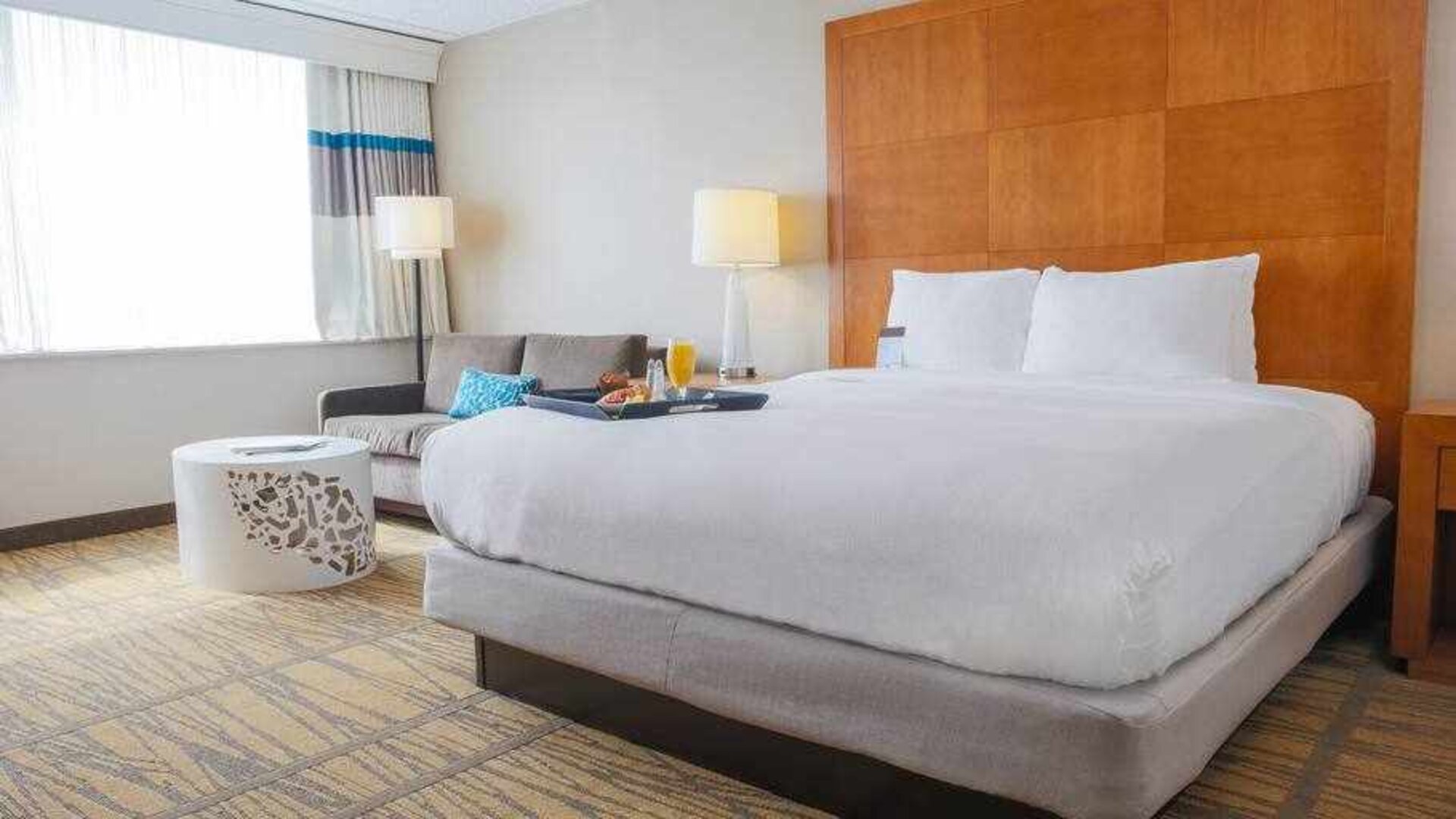 King bedroom with sofa and window at the DoubleTree by Hilton Rochester.