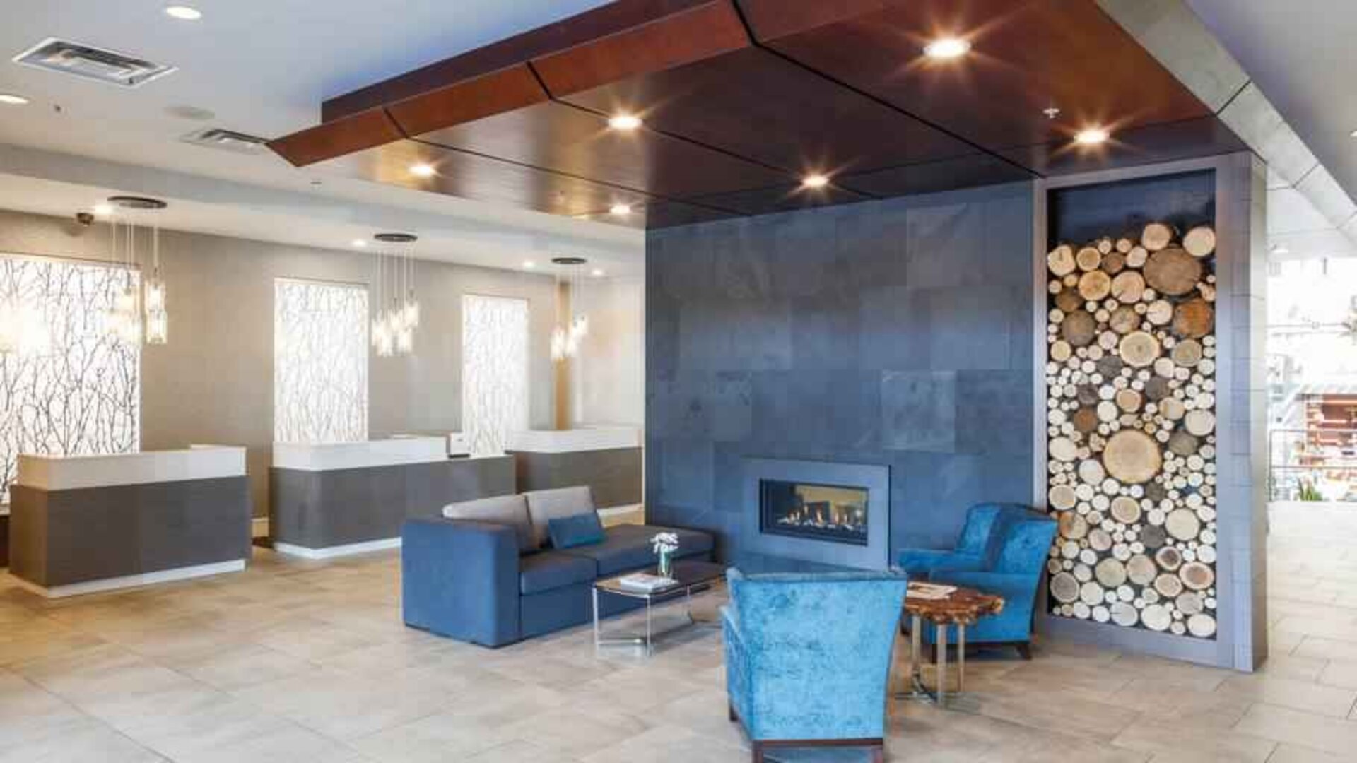 Comfortable lobby workspace by the fireplace at the DoubleTree by Hilton Rochester.