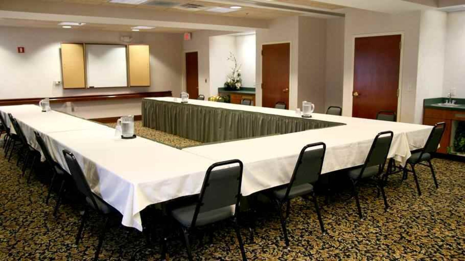 Meeting room with u shape table at the Hampton Inn & Suites Leesburg.