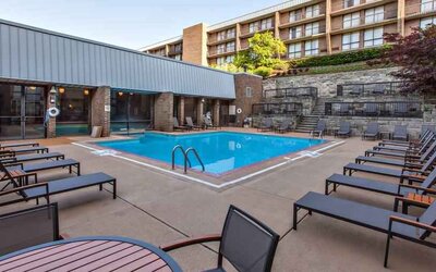 Outdoor pool with lounges at the DoubleTree by Hilton Pittsburgh Green Tree.