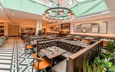 Comfortable lobby workspace at the Fellows House Cambridge, Curio Collection by Hilton.