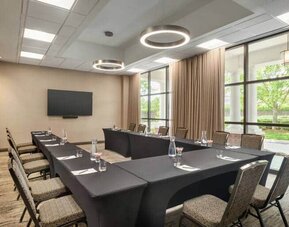 Larger room for meeting with groups and presentations, discussions.