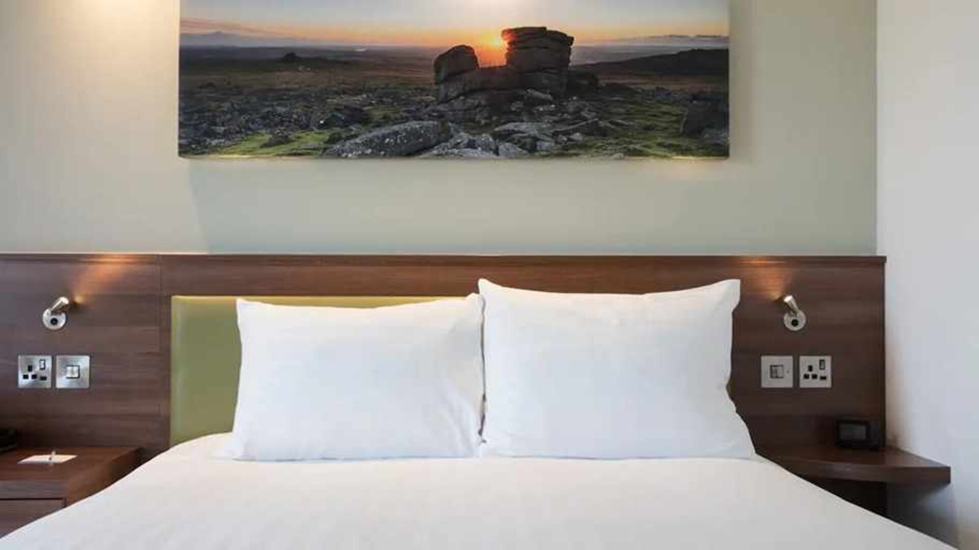 beautiful king delux room at Hampton by Hilton Exeter Airport.