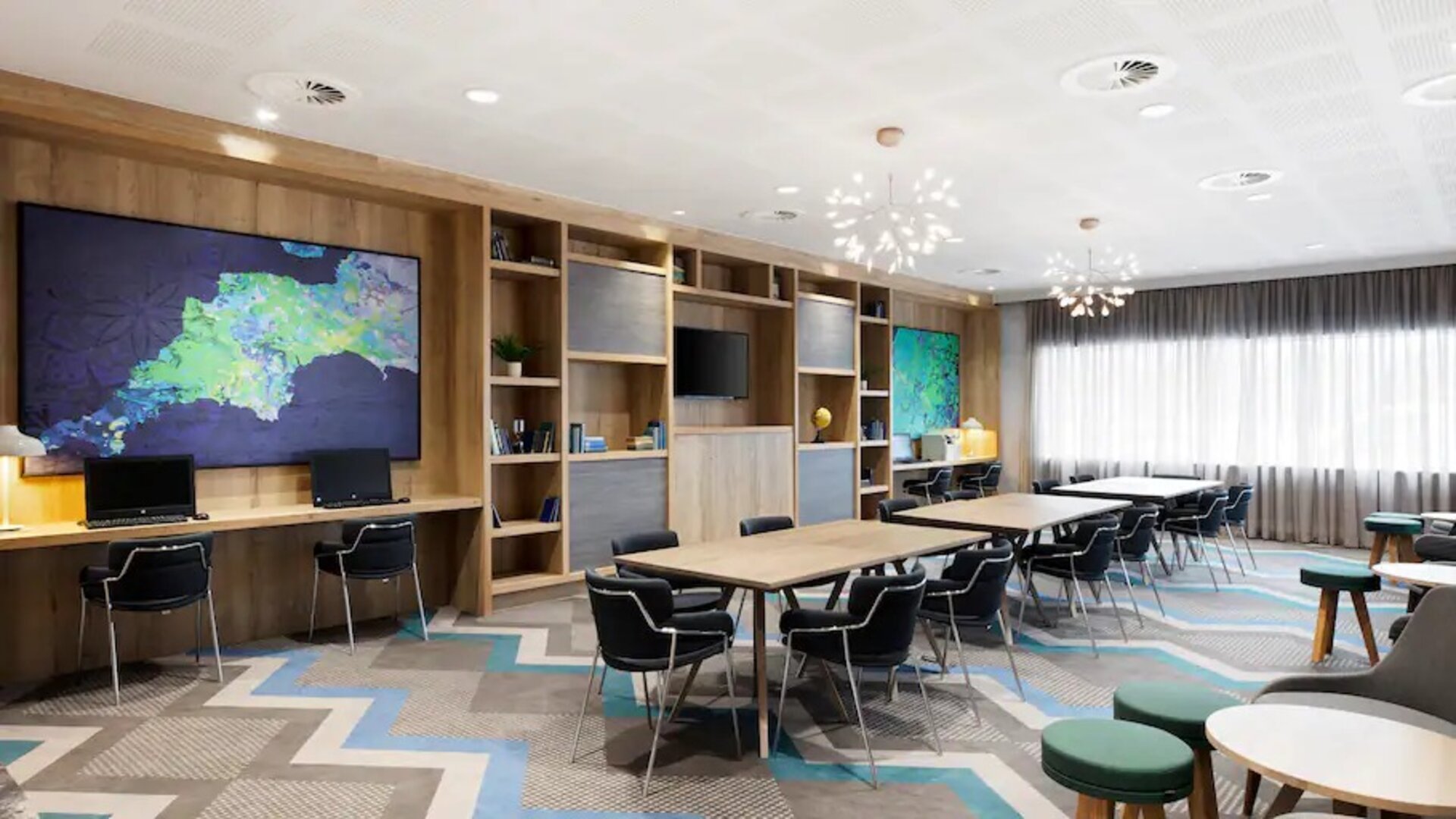 Working station perfect for co-working at the Hampton by Hilton Bristol Airport.