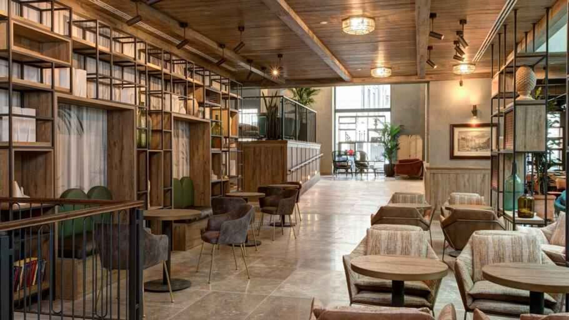 Hotel workspace perfect for co-working at the DoubleTree by Hilton Rome Monti.