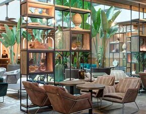 Seating area perfect as workspace at the DoubleTree by Hilton Rome Monti.