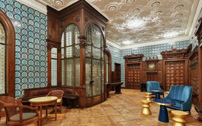 Elegant hotel workspace at the DoubleTree by Hilton Trieste.