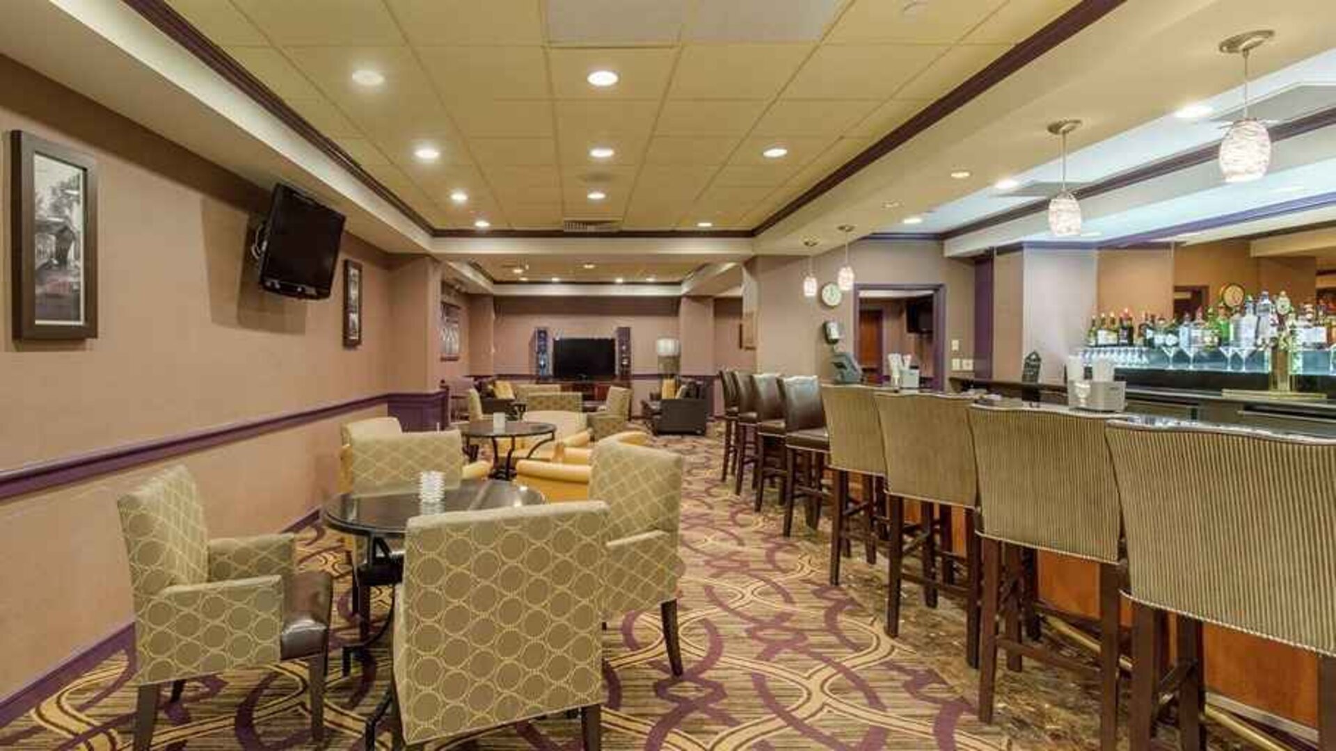 Comfortable lounge area ideal for coworking at DoubleTree by Hilton Hotel Downtown Wilmington - Legal District.