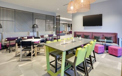 very spacious and comfortable coworking space at Hampton Inn Irvine Spectrum Lake Forest.