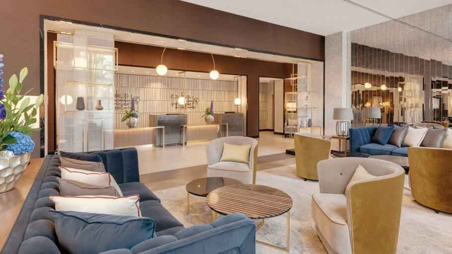 Comfortable lobby workspace at the Hilton Munich City.