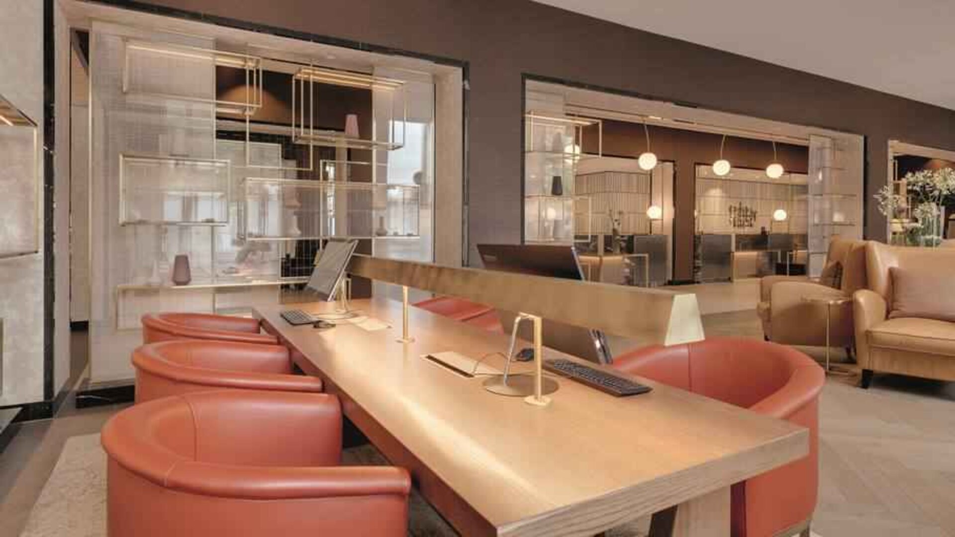 Stylish working station at the Hilton Munich City.