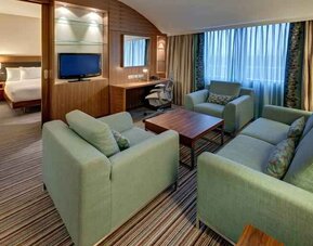 Living room with working station at the Hilton Garden Inn Frankfurt Airport.