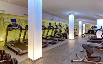 Fitness center with treadmills at the Hilton Garden Inn Frankfurt Airport.
