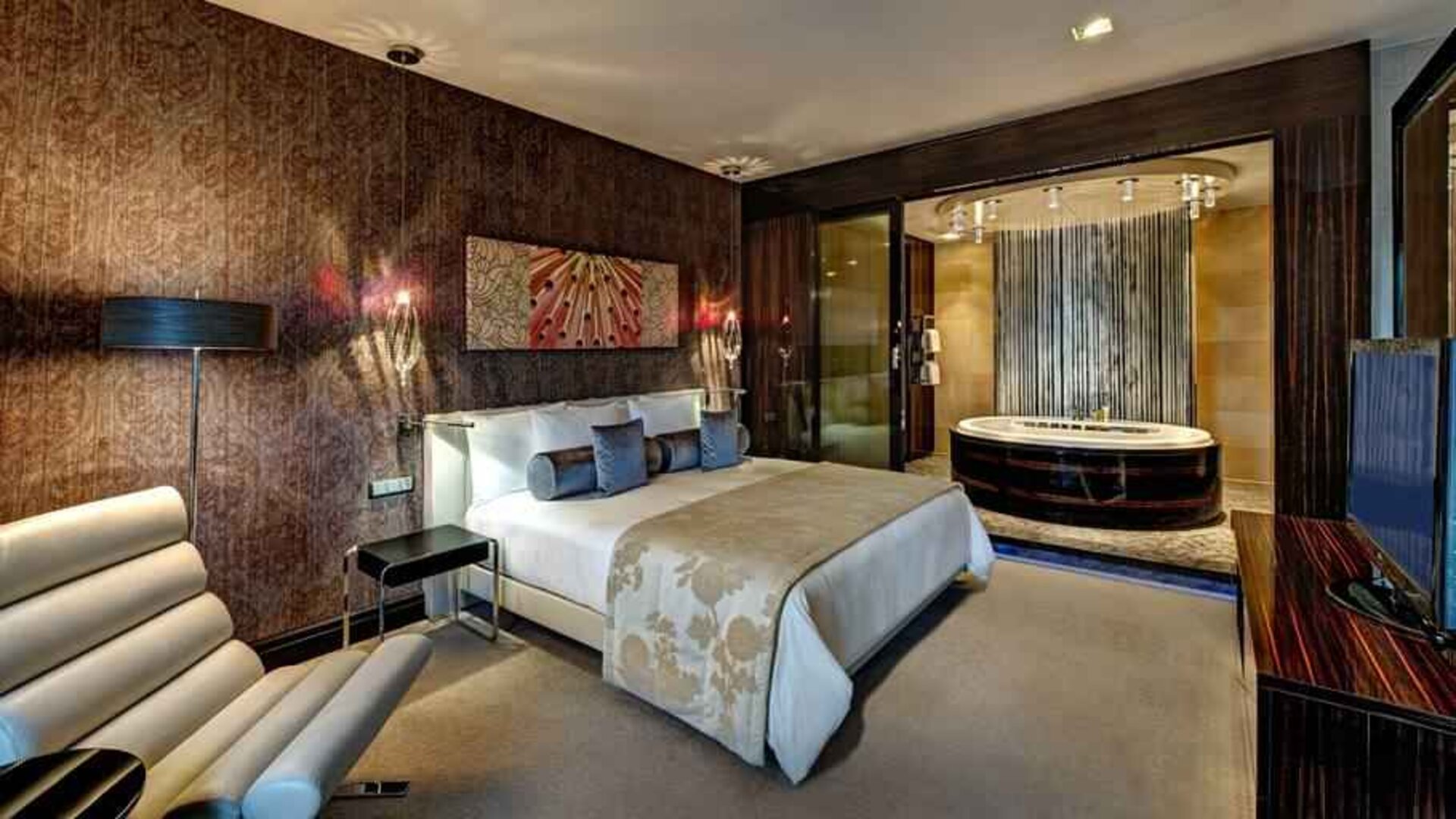 Large king suite with comfortable working station at the Hilton Frankfurt Airport.