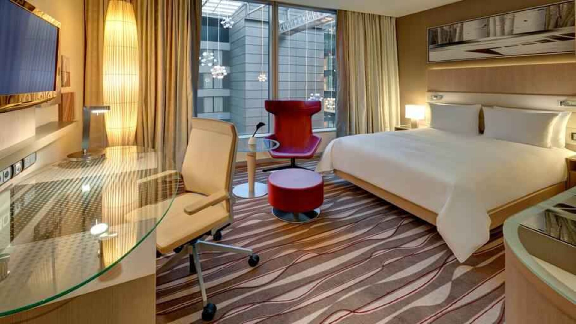 King bedroom with desk at the Hilton Frankfurt Airport.