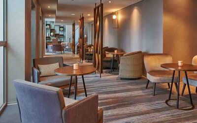 Lobby workspace at the Hilton Frankfurt City Centre.