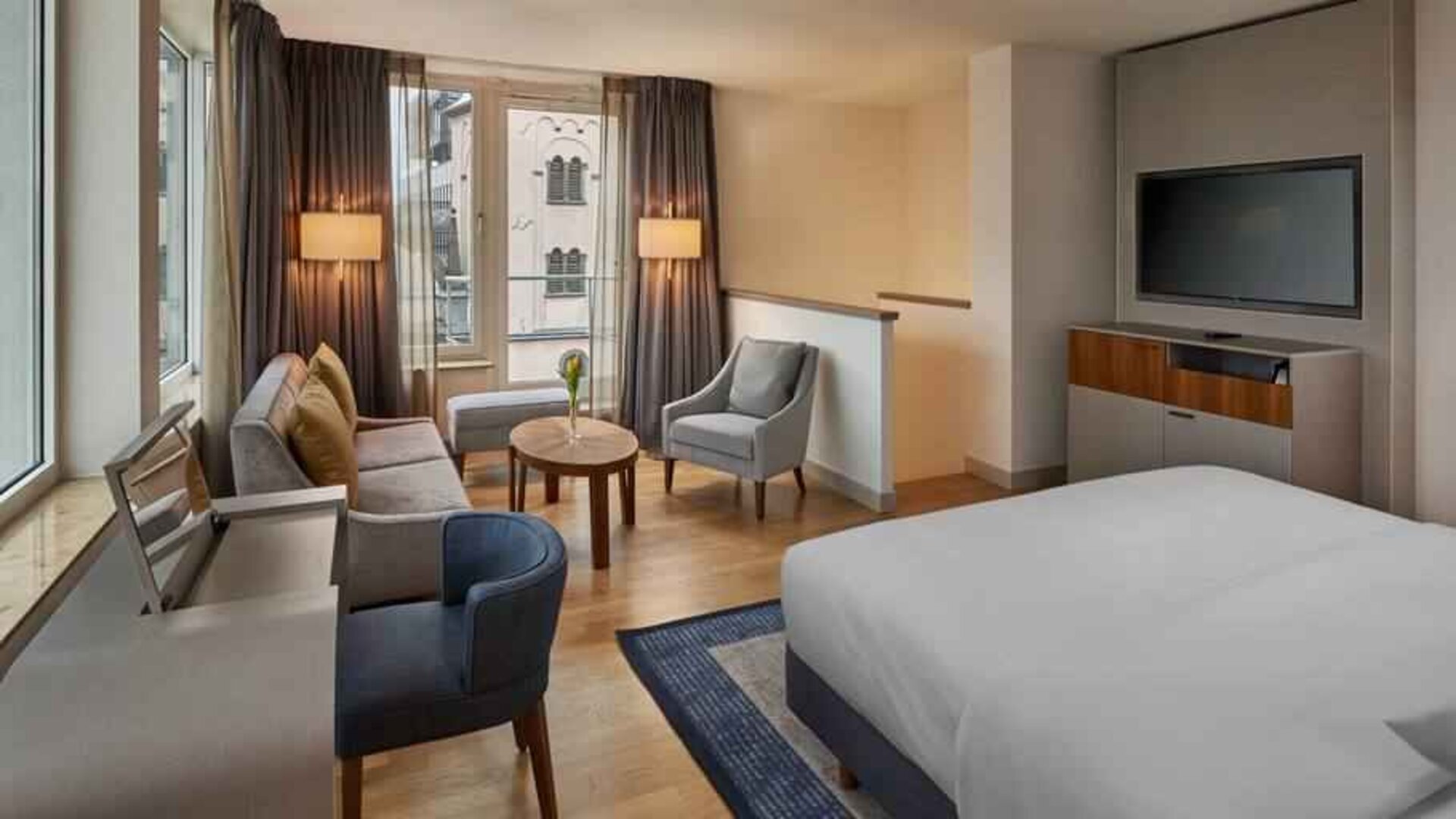 Living room perfect as workspace at the Hilton Cologne.