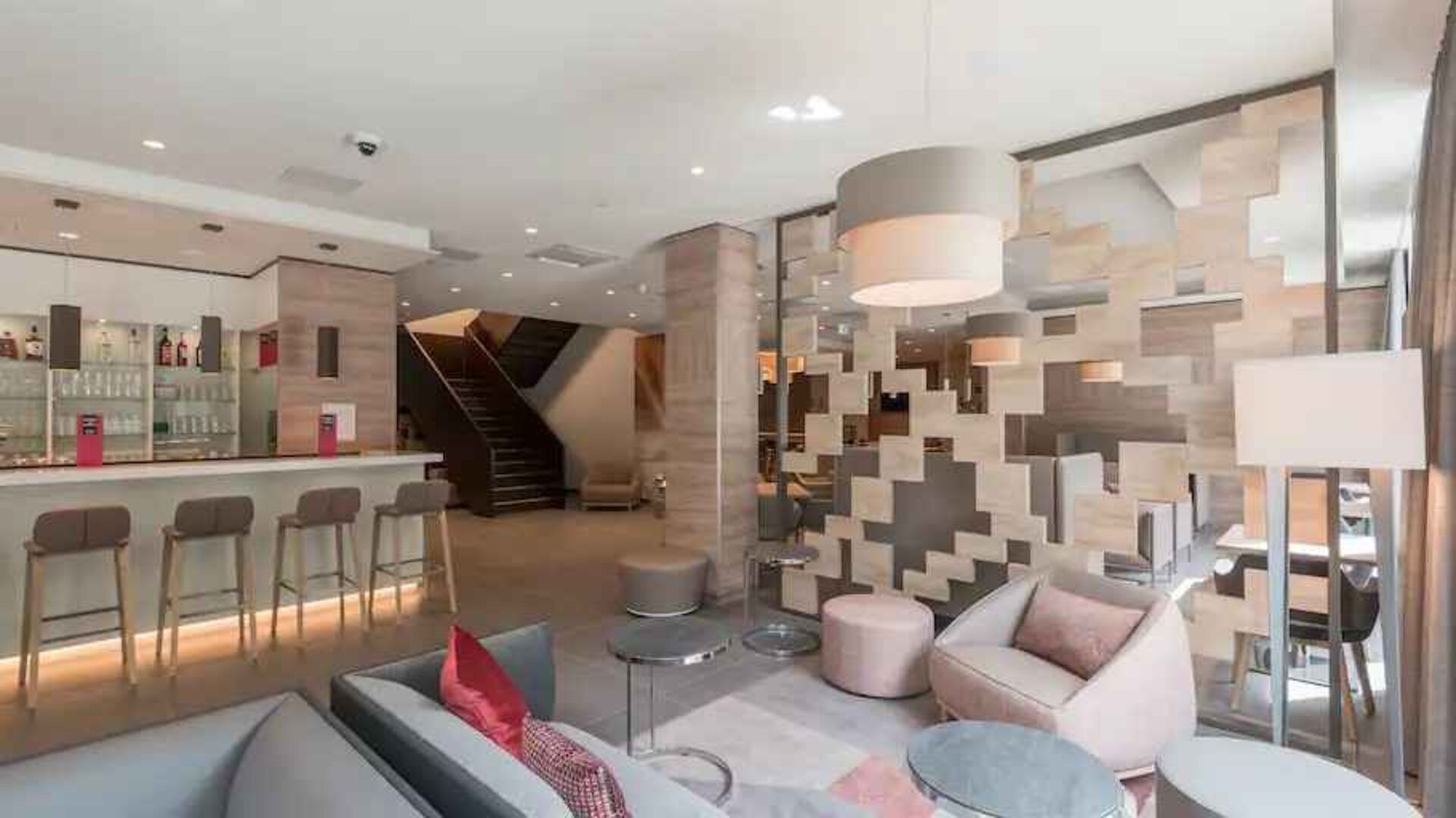 Hotel workspace along the bar at the Hampton by Hilton Frankfurt City Centre East.