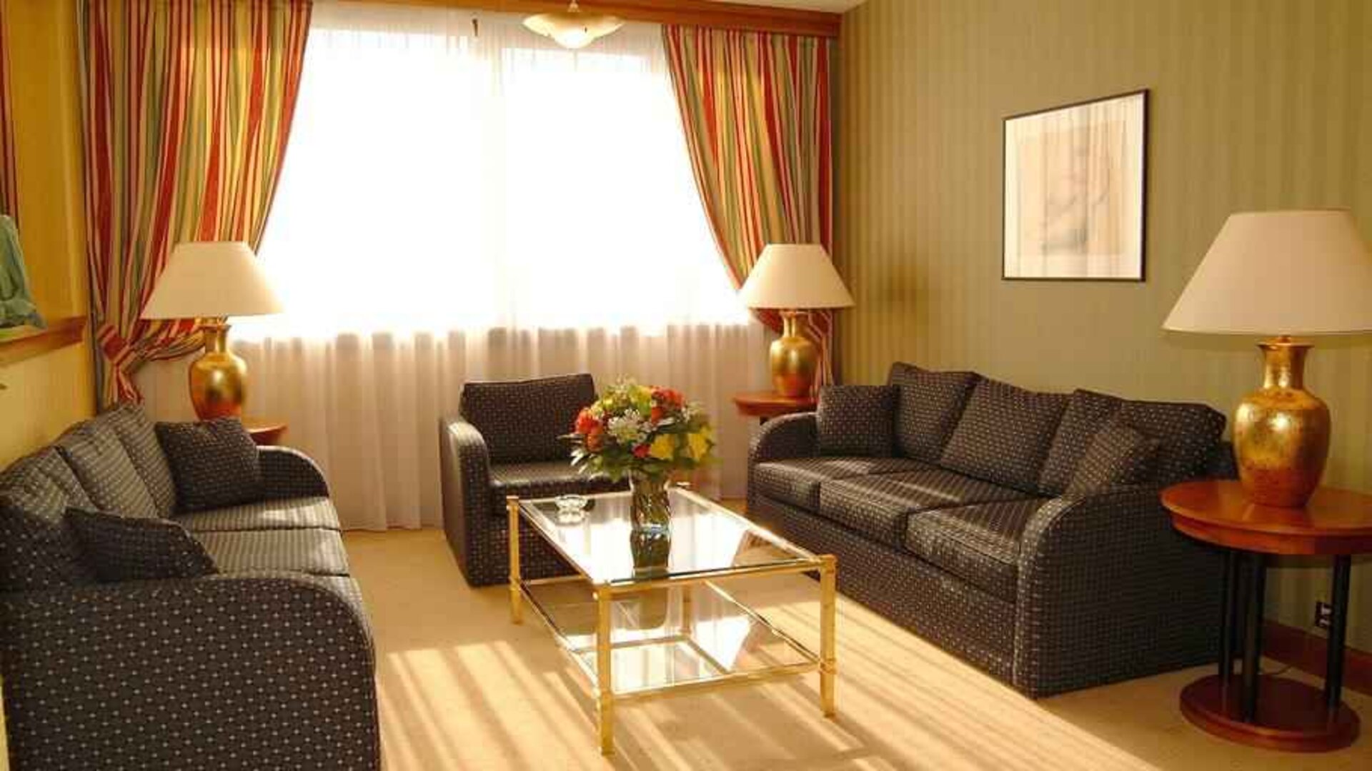 Comfortable hotel workspace with sofas at the Hilton Strasbourg.